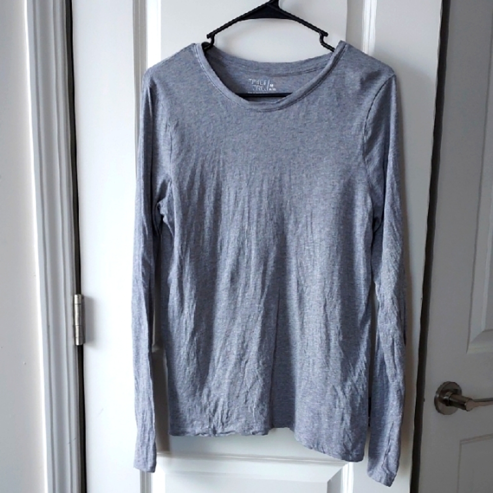Time and Tru Heather Gray Top Medium
